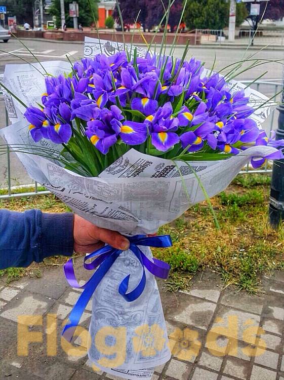 Букет «101 ирис» за 31 635 руб.